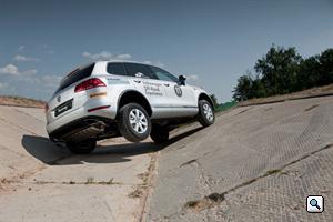 Новый VW Touareg в старой борозде